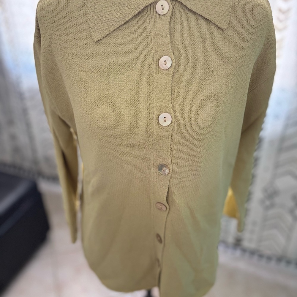 Green Fitted Button Down Shirt with Notched Collar